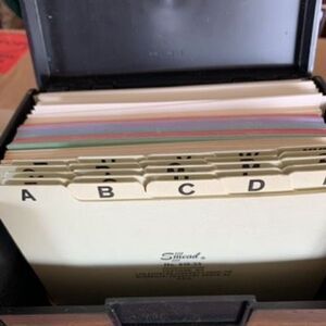 Rubbermaid Commercial Products 2400 Index Recipe Card Box With Cards